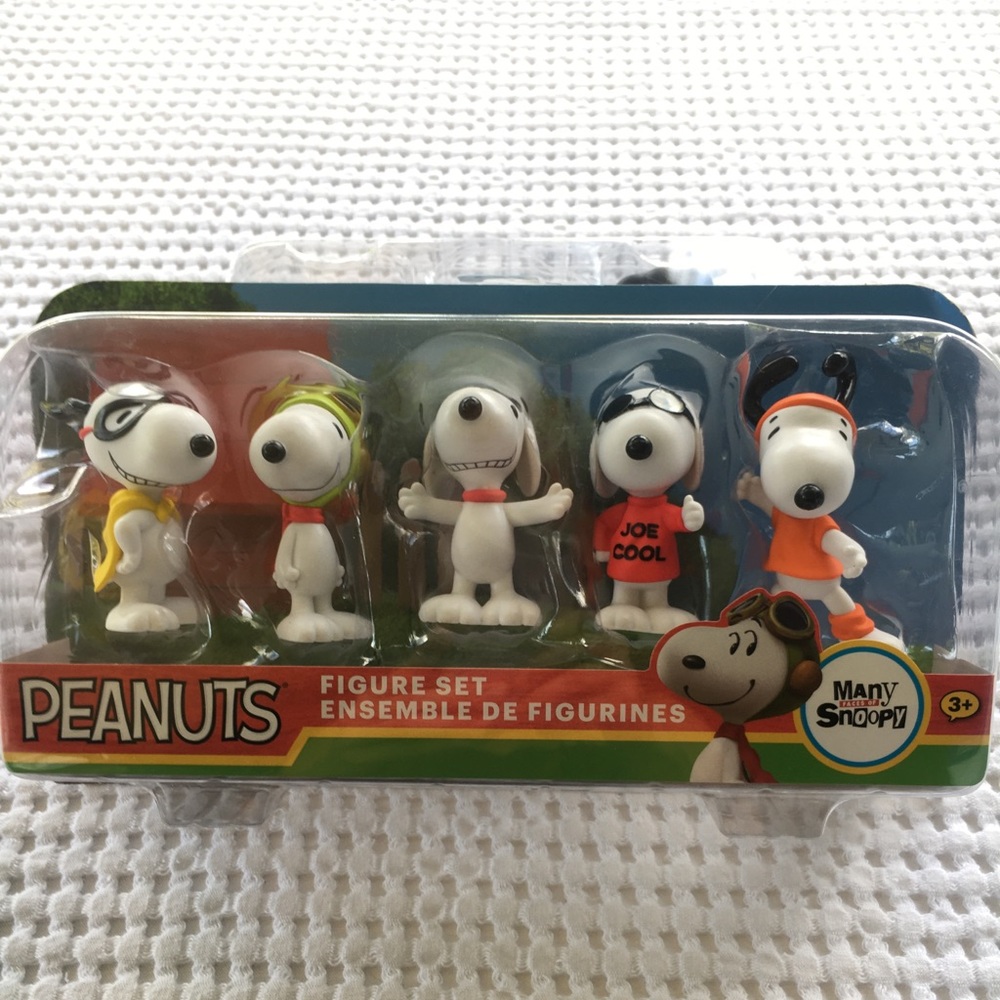 SOLD Peanuts just play figures. SnoopyToys Kids